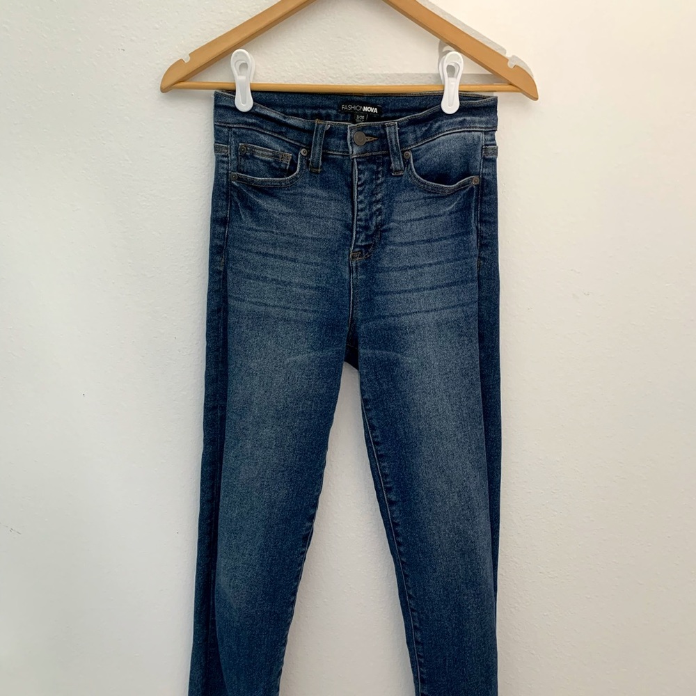 Blue Cropped Jeans from FashionNova - size 3/26